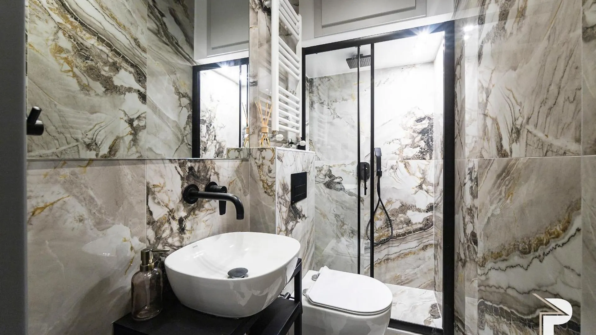 P Deluxe Suites 10 Saloniki Apartament